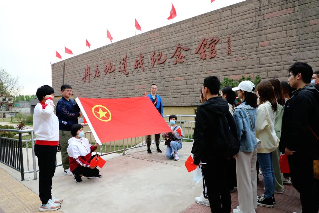 重溫革命歷史 感悟紅色精神——市五院職工赴冉莊地道戰(zhàn)遺址參觀學習