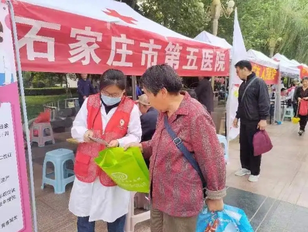 義診獻(xiàn)愛心 健康伴您行——市五院開展“5·8世界紅十字日”義診活動(dòng)